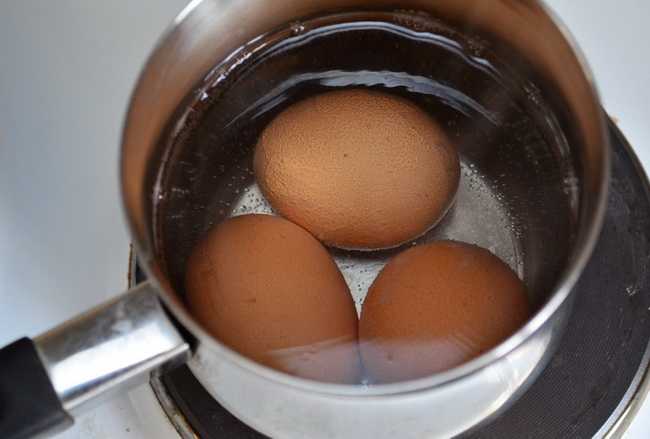 Как приготовить зеленый борщ: отварите яйца