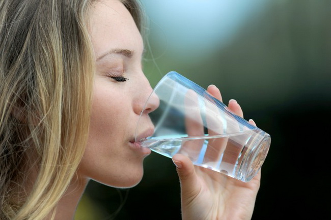 Як виробити корисну звичку завжди пити воду