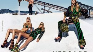 Новая коллекция сумок Versace весна-лето 2016 в работах Стивена Кляйна