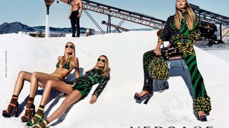 Нова колекція сумок Versace весна-літо 2016 у роботах Стівена Кляйна