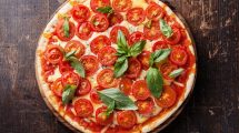 Итальянская пицца Маргарита в 4 простых шага