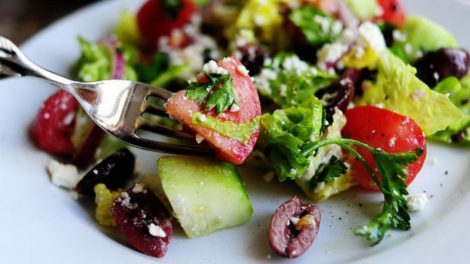 Как просто приготовить греческий салат