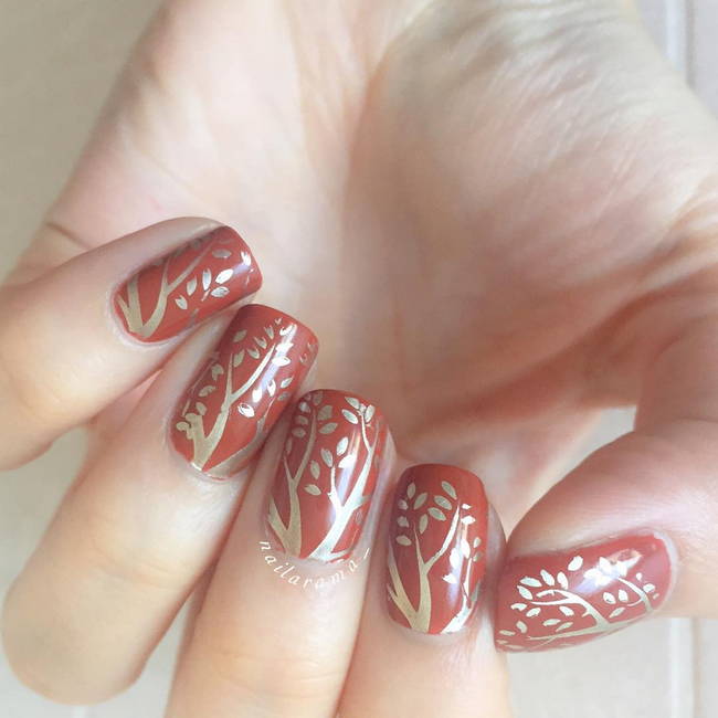 Осенние рисунки на ногтях в коричневом цвете