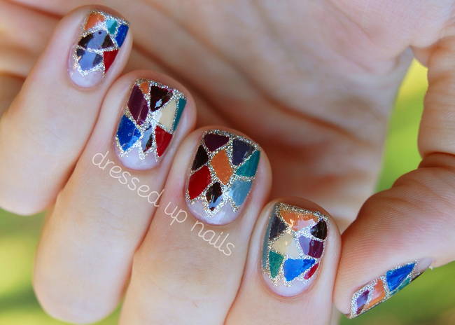Яркие узоры на ногтях — мозаичный маникюр