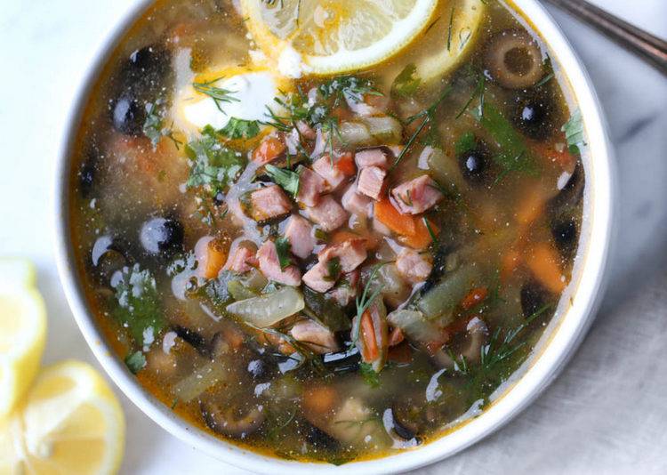 Солянка: Как приготовить известный суп с колбасой