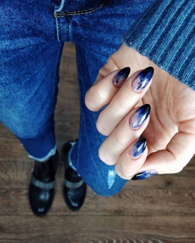 Синие ногти 2023-2024