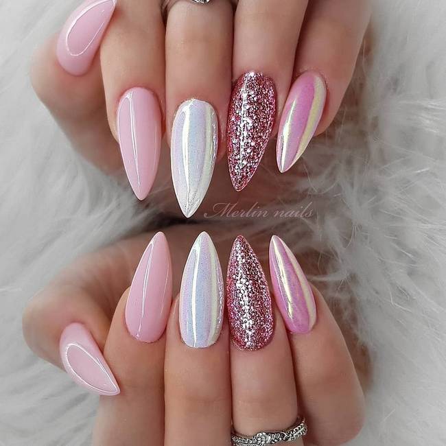 Перламутровые розовые ногти