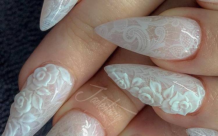 Свадебные ногти с лепкой