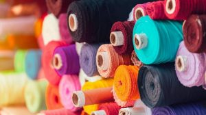 Как выбрать идеальную ткань для пошива одежды