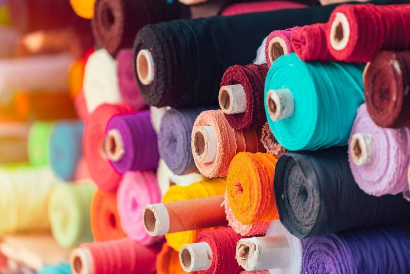 Как выбрать идеальную ткань для пошива одежды