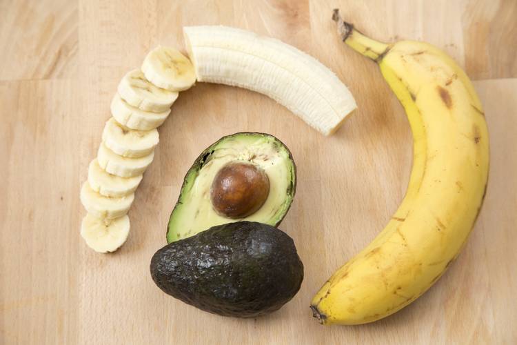 Мультимаска против выпадения волос с авокадо, бананом, мёдом, яйцом и маслами