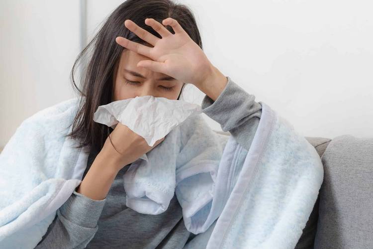 Жар при ОРВИ, гриппе, коронавирусе: 3 главных правила поведения больного
