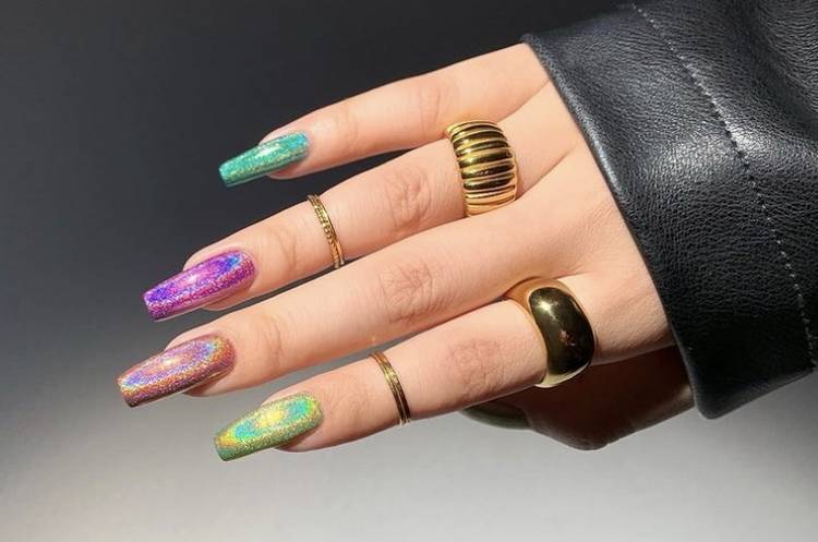 Разноцветные ногти в весеннем маникюре. Фото 2