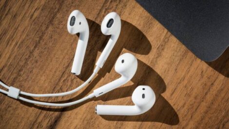Переваги та недоліки навушників Apple Airpods