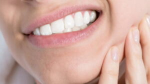Бруксизм: почему возникает ночной скрежет зубами и как от него избавиться?