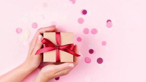 5 лучших подарков девушке на 8 марта