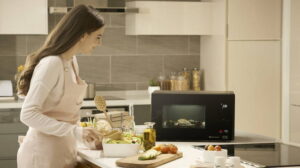 Мікрохвильові печі LG NeoChef: інновації на вашій кухні допомагають готувати