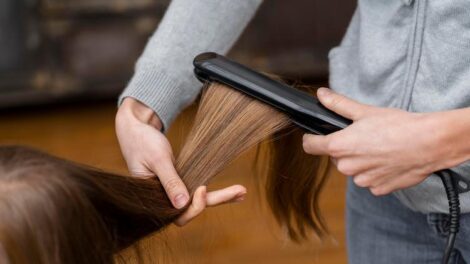5 популярних технік випрямлення волосся. Який вибрати? 