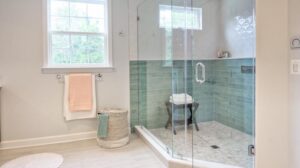 Інноваційні рішення: петлі для скляних дверей у душову