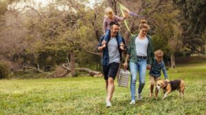 Чим зайняти дитину: захопливі та корисні розваги вдома та на вулиці