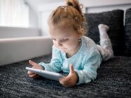 Вред гаджетов для детей: как смартфоны и планшеты влияют на развитие