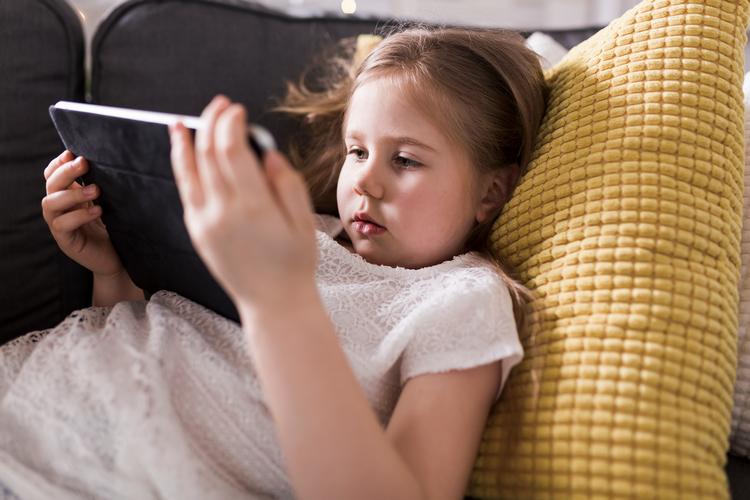 Шкода гаджетів для дітей: Чому це важливо для батьків