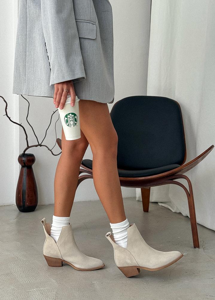 Козаки SOLLORINI — трендовая женская обувь с характером