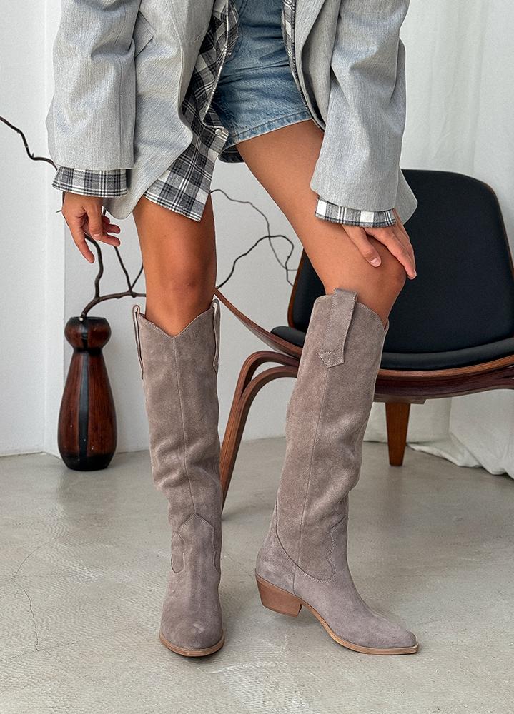 Козаки SOLLORINI — трендовая женская обувь с характером