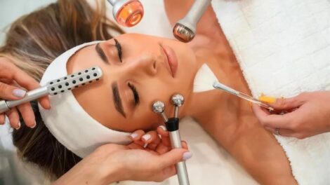 Апаратна косметологія без міфів: як працюють сучасні апарати і чому їм довіряють професіонали